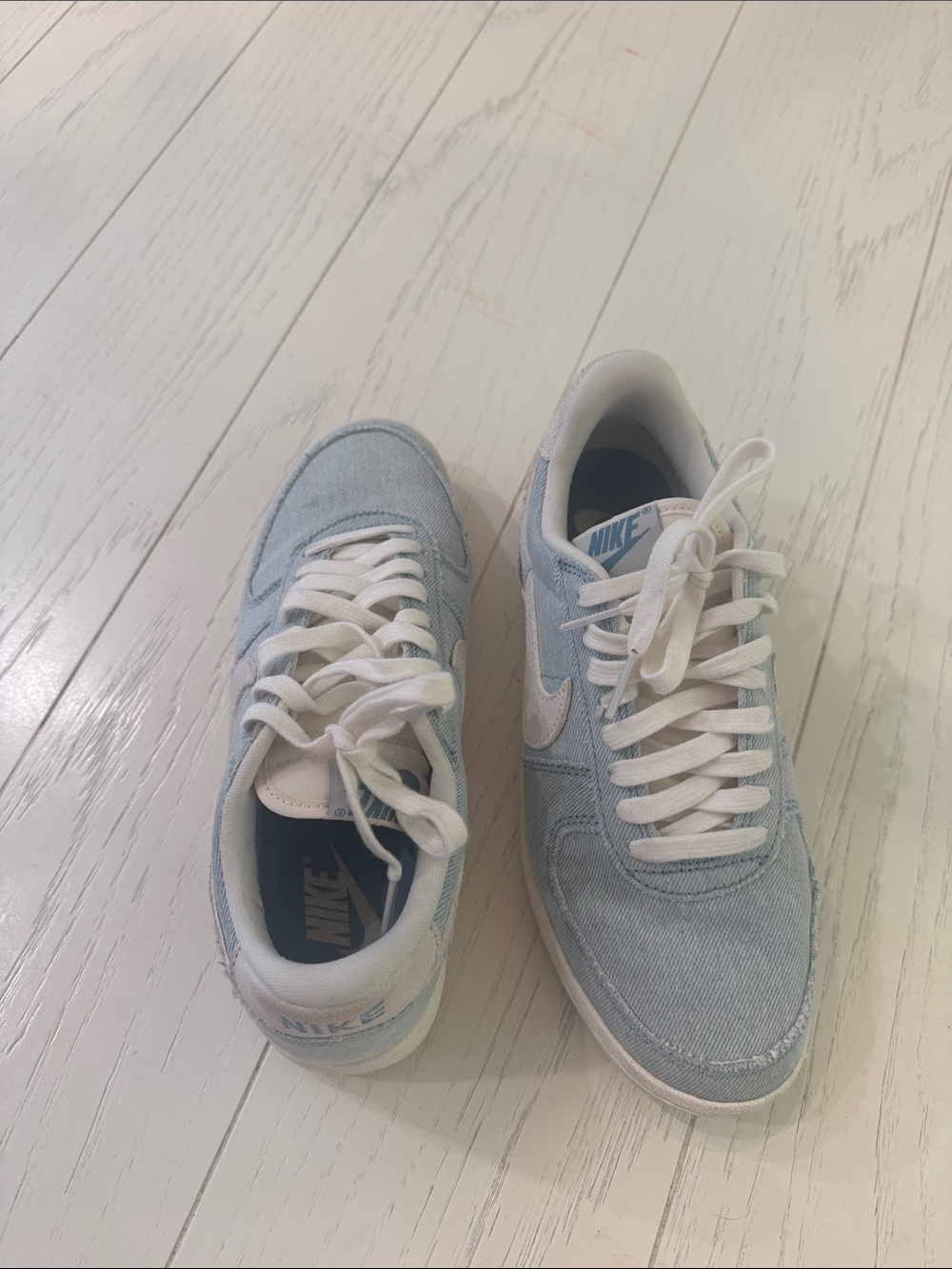 Nike Low-Top Sneakers in Light Blue and Creamy White - Picture 4 of 4